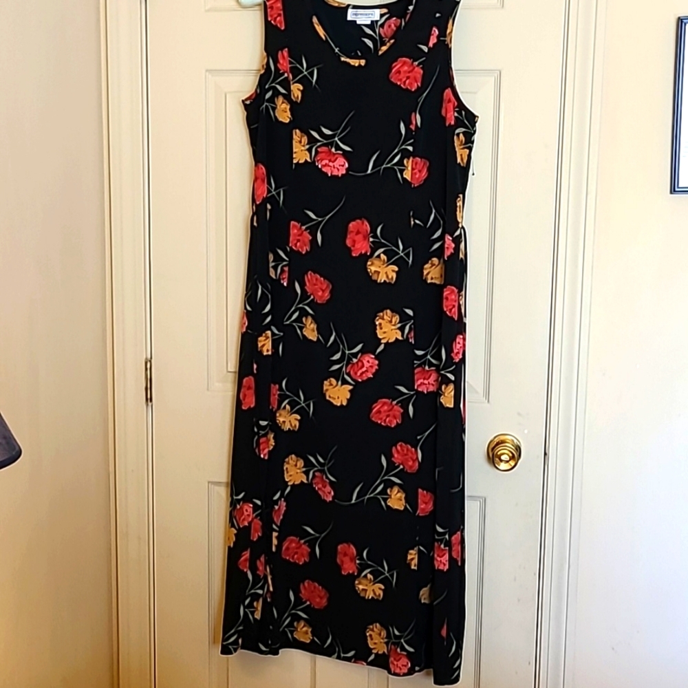 Long sleeveless floral print dress